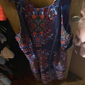 I am selling my dress and still has the tag.